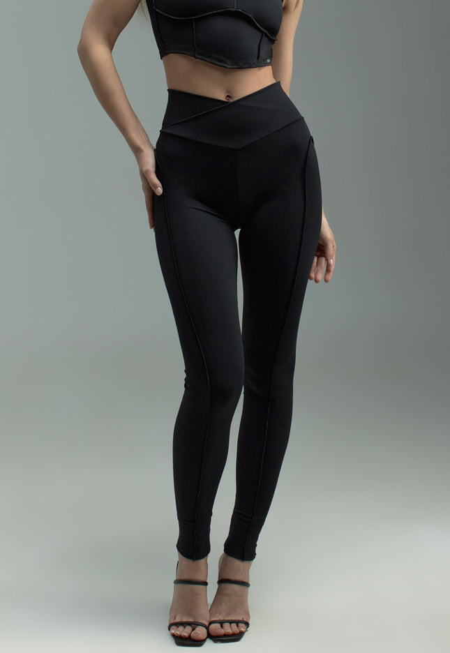 Laura Leggins