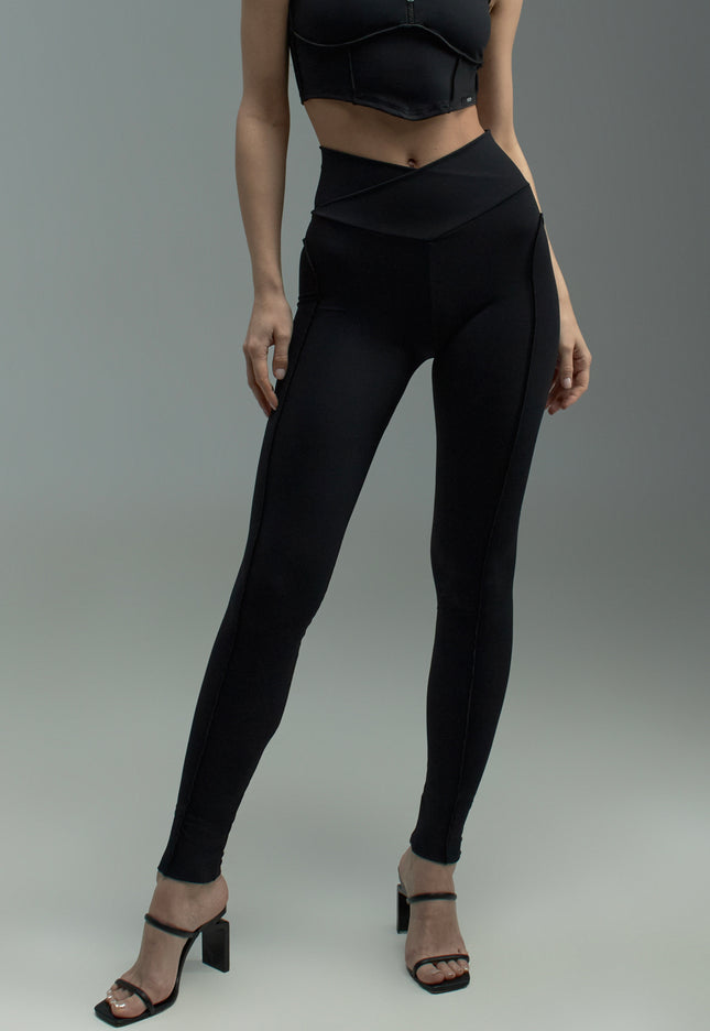Laura Leggins
