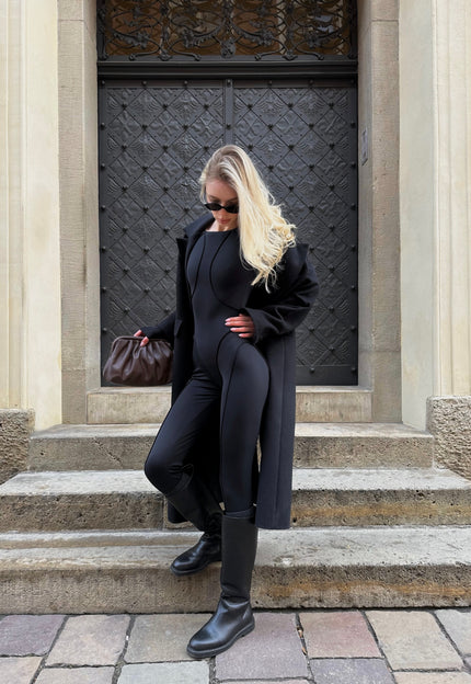 Cenna <em>@daaaaariiiaa</em> ma na sobie<strong>  </strong><a href="/pl/products/kerry-long-jumpsuit" title="Długi kombinezon Kerry"><strong>KERRY LONG</strong></a>